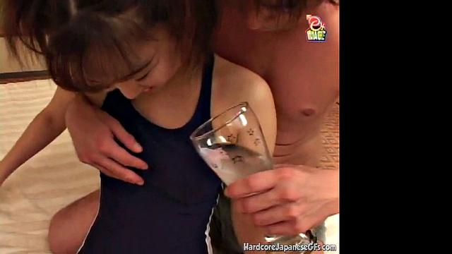 Japanese Couple so horny, watch while the guy cuts her Bathingsuit.