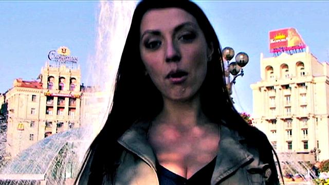 Мерилин готовит по-украински, потом раздвигает ноги на кухне - вот это шоу!