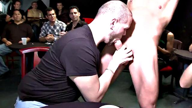 Real amateurs giving head to the stripper