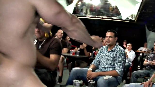 Real amateurs giving head to the stripper