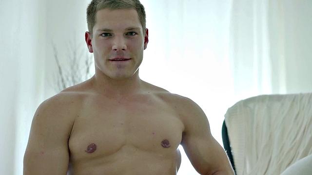 Twink masseur rubs down and before barebacking