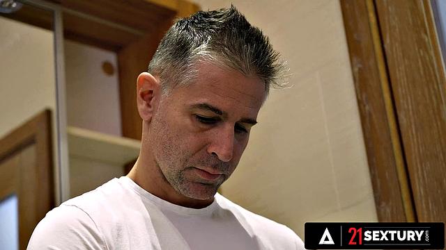 21 SEXTURY - Shalina Devine DPd by 2 Donors in Clinic Threesome