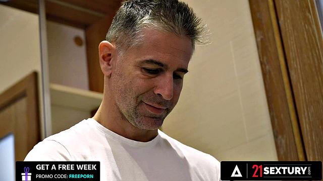 21 SEXTURY - Shalina Devine DPd by 2 Donors in Clinic Threesome