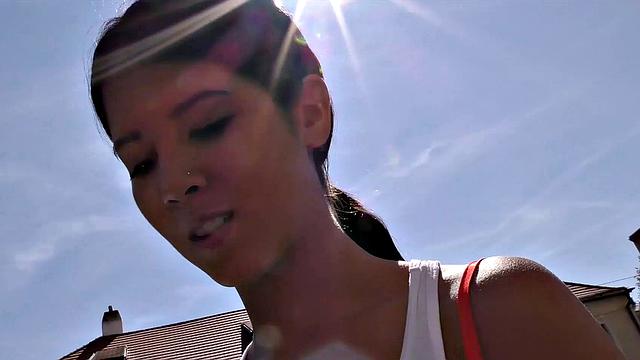 HUNT4K. Sex for money with hunter is how gal earns on vacation