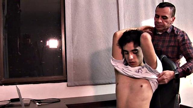 Real Latino twink assfucked by DILF in barebacking