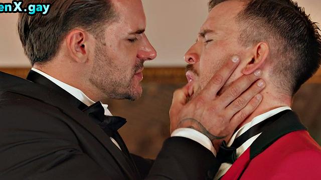 жаркий качок трахается с развратным парнем в голую