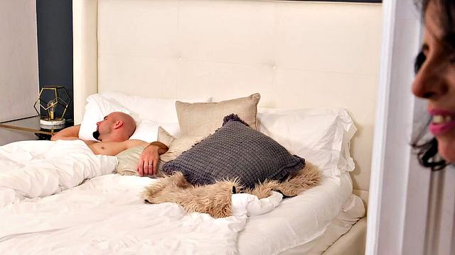 Keli Richards gets her ass pounded