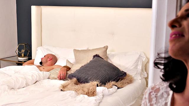 Keli Richards gets her ass pounded