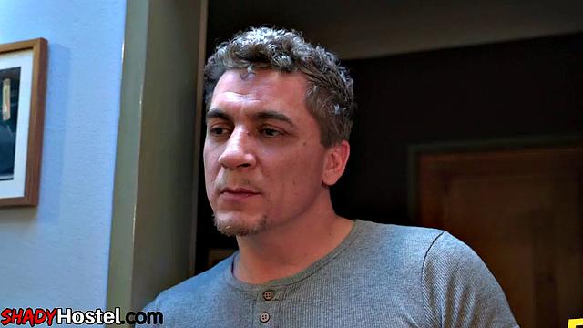 Big ass hostel babe pussylicked
