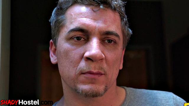 Big ass hostel babe pussylicked