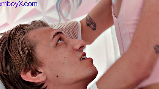 Roseboi femboi gamer inspected by jock