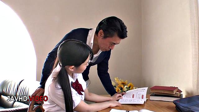 Юи Касугано страстно трахается с учителем в уединённой вилле