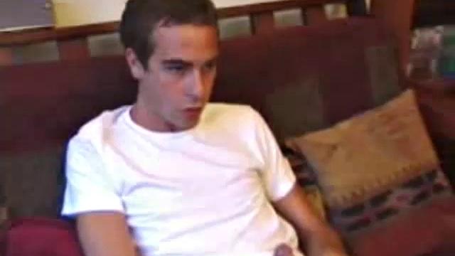 винченцо дрочит с игрушкой для взрослых