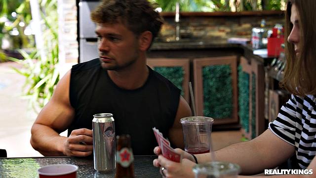 Две развратные туристки устроили групповуху с Duncan Saint прямо во дворе хостела, а потом трахались втроём в номере - Lucy Foxx и Rhae Woods делят один член и облизывают друг друга без стеснения.