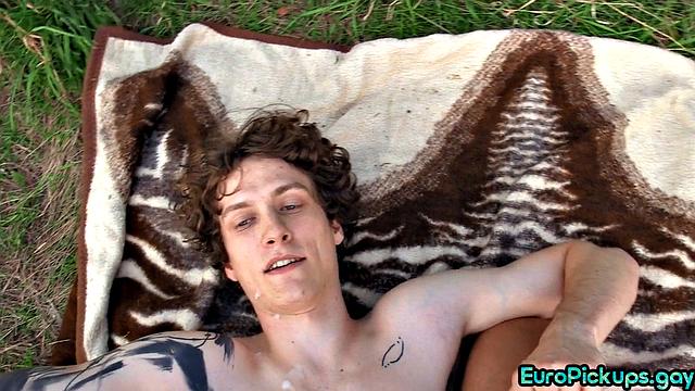 Picked skinny stud cockbouncing