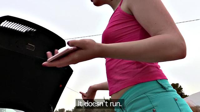 испанская брюнетка с упругой жопкой жёстко трахается с копом в машине