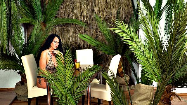 Wolf Wagners Dirty Jungle Party: The Seductive Snake Queen