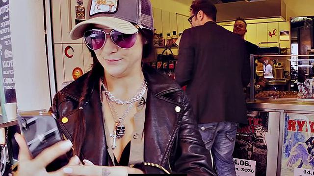 King Of Curry-sausages - With Or Without?