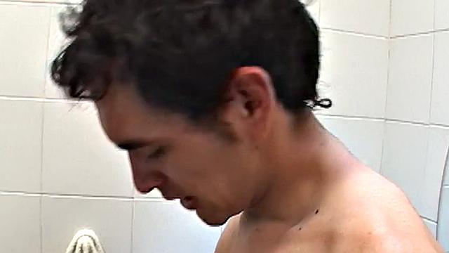 Latino amateur barebacked in bathroom till cumshot