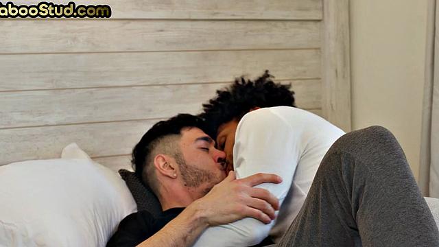 черный сводный брат скачет на белом члене - семейное напряжение