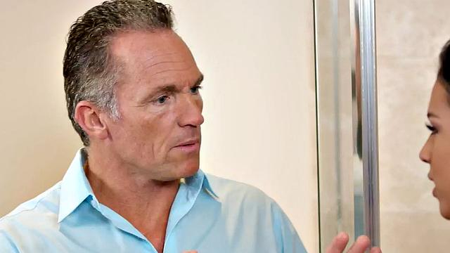 Seducing nympho babe loves fucking hard in wet pussy hole