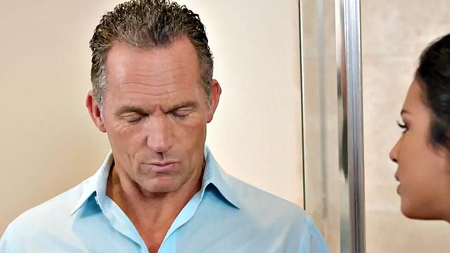 Seducing nympho babe loves fucking hard in wet pussy hole