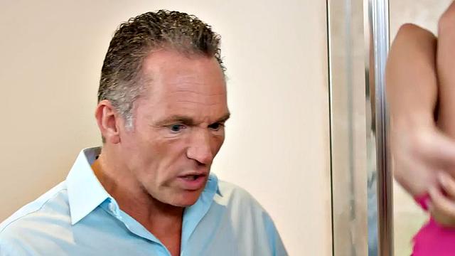 Seducing nympho babe loves fucking hard in wet pussy hole