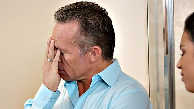 Seducing nympho babe loves fucking hard in wet pussy hole