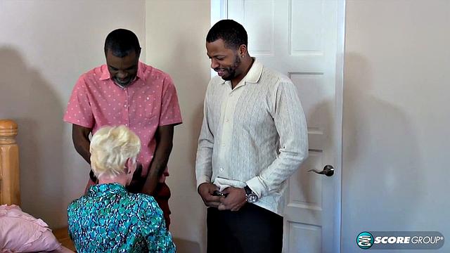 Seka invites two guys over, so they DP her