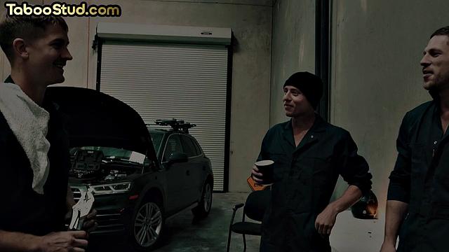 Horny muscled jocks analfucking each other