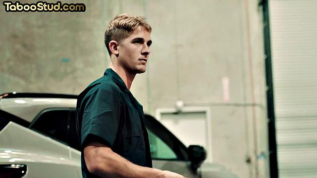 Horny muscled jocks analfucking each other