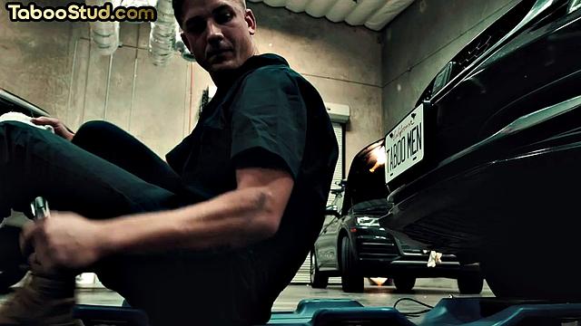 Horny muscled jocks analfucking each other