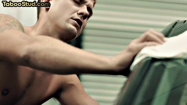 Horny muscled jocks analfucking each other