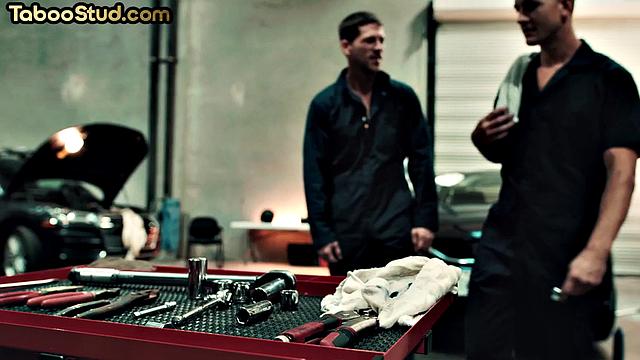 Horny muscled jocks analfucking each other