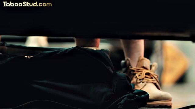 Horny muscled jocks analfucking each other