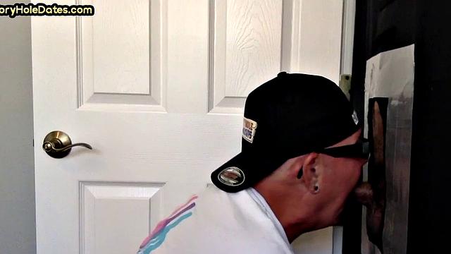 Amateur gloryhole DILF banged in private home after BJ