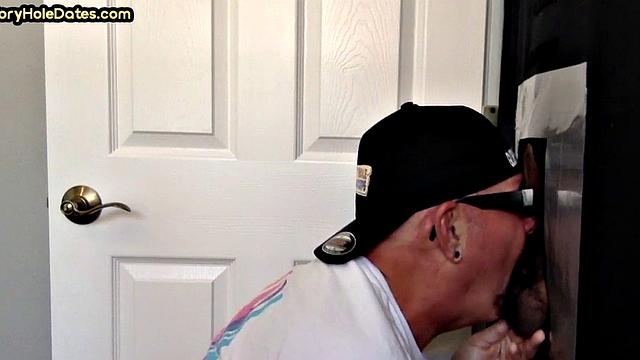 Amateur gloryhole DILF banged in private home after BJ