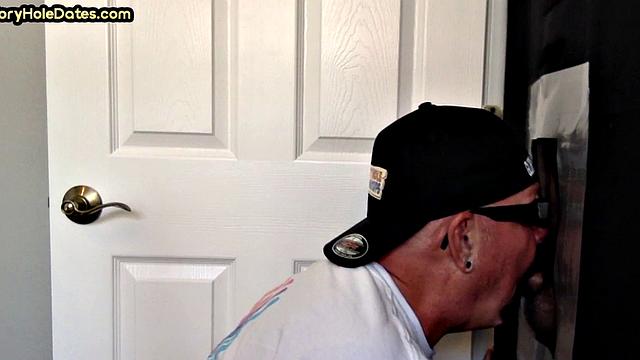 Amateur gloryhole DILF banged in private home after BJ
