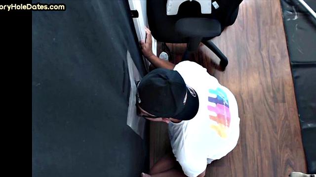 Amateur gloryhole DILF banged in private home after BJ