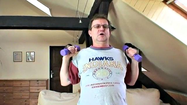 Older fetish teen slut sucks dick