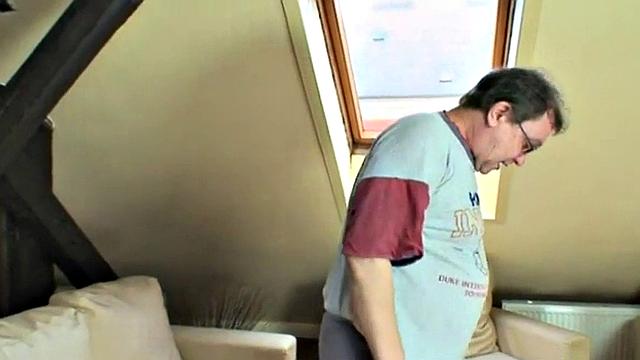 Older fetish teen slut sucks dick