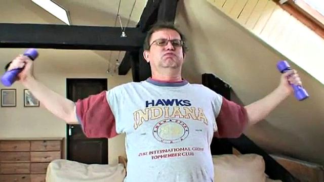 Older fetish teen slut sucks dick