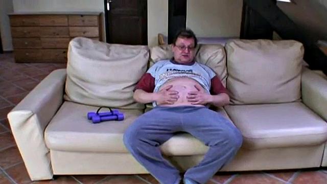 Older fetish teen slut sucks dick