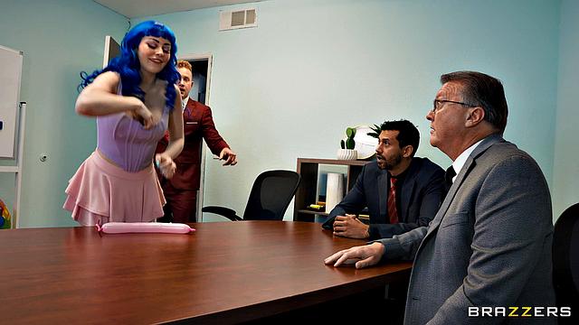 егёрша веселится в офисе: босс с коллегой трахают по очереди и вместе