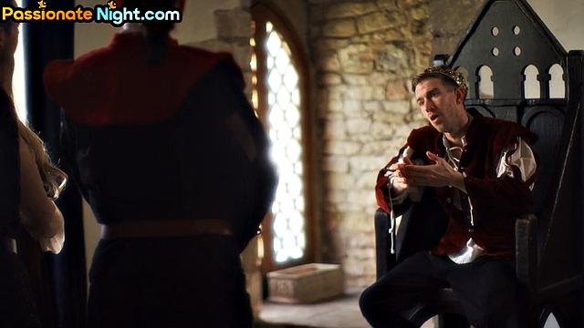 Зрелая блондинка с большой грудью получает по полной от любовника догги-стайл.