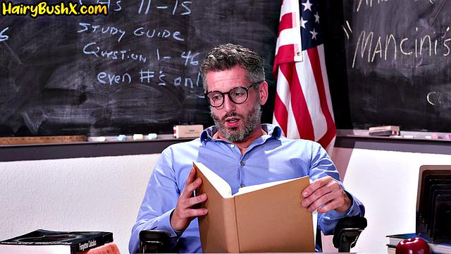 Учитель решил проверить лобок на прочность и забыл о совести, пока зрелая красотка сама не устроила ему экзамен киски с пальцами и бонусом в конце.