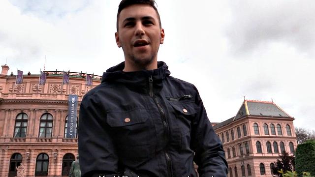 Picked-up jock anal banged in apartment