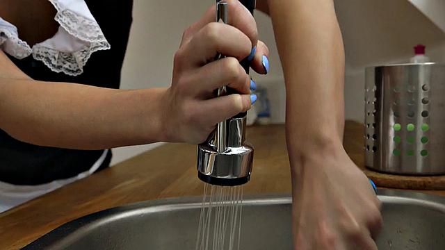 Рыжая горничная устроила уборку по-аналому с bbc в оба прохода