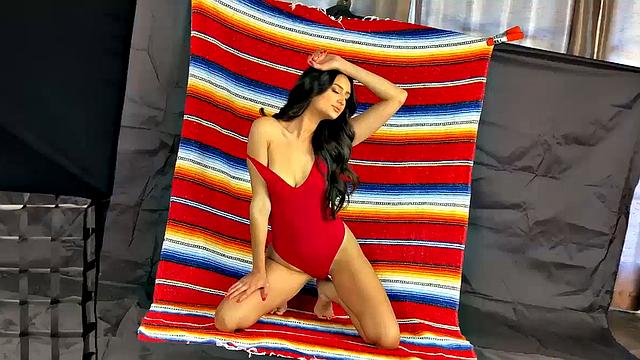 All Natural Brunette Beauty Eliza Ibarra In An Interview