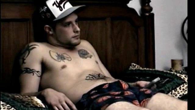 жёстко трахают в догги без резинки